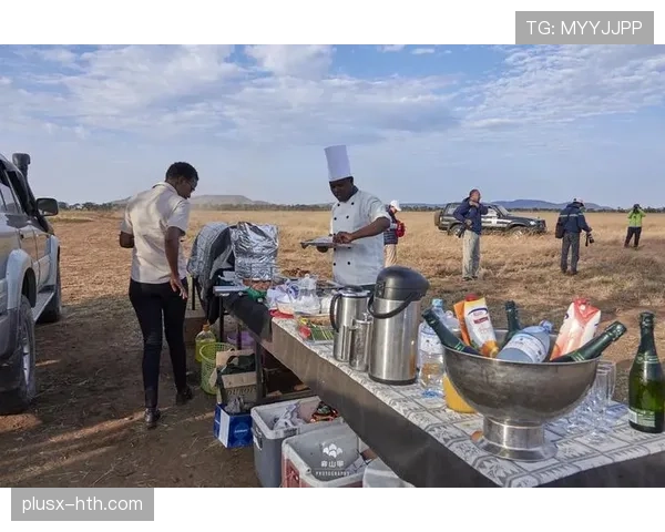 拉莫斯晒早餐，刀叉旁那块表的价格让我怀疑人生