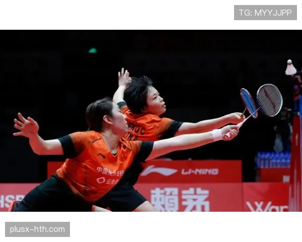 黄东萍刚从训练馆出来，手里那堆大牌袋子把我看懵了